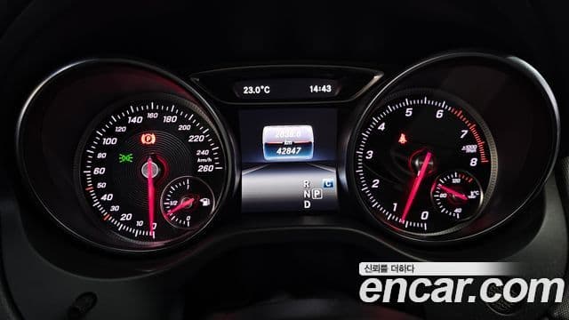 Mercedes-Benz CLA-Class 2018 — Şəkil 8/20
