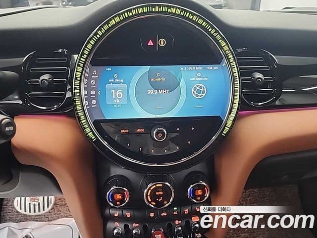 Mini Cooper S Convertible 2021 — ფოტო 15/19