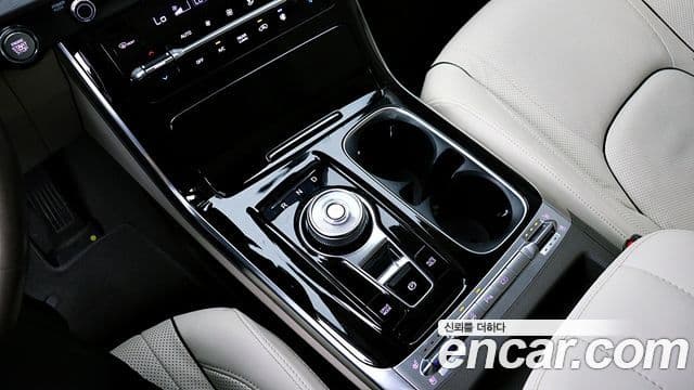 Kia Carnival 2022 — фото 12 из 20