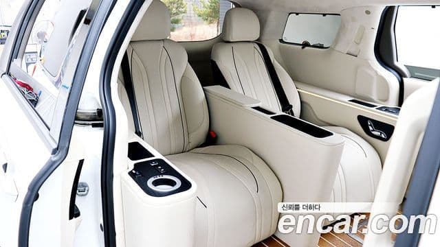Kia Carnival 2022 — фото 16 из 20