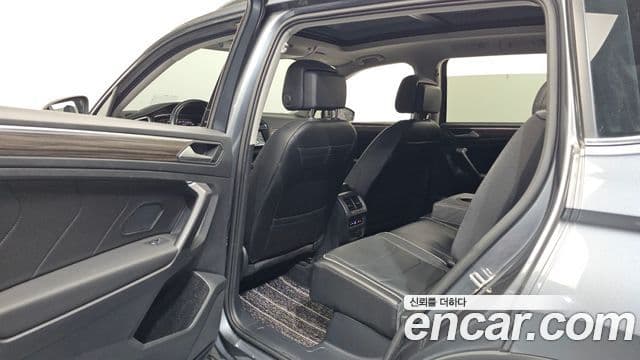 Volkswagen Tiguan Allspace 2022 — ფოტო 11/20