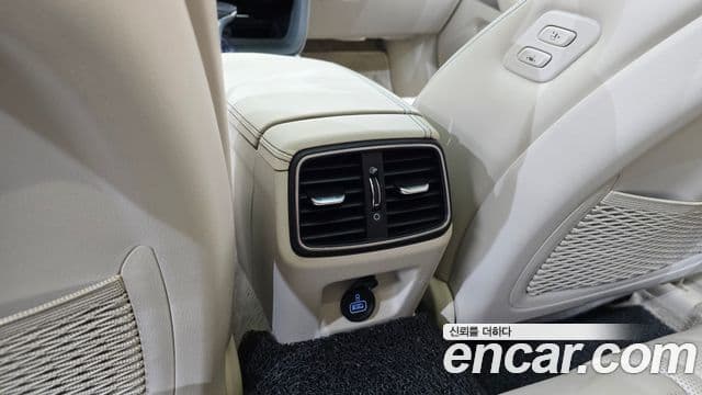 Genesis G70 2018 — Photo 22/34