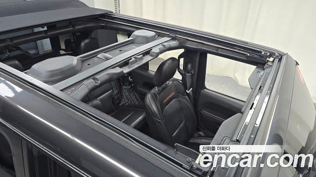 Jeep Wrangler 2019 — Şəkil 18/20