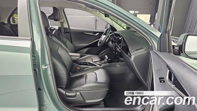Kia Niro 2022 — фото 12 из 20