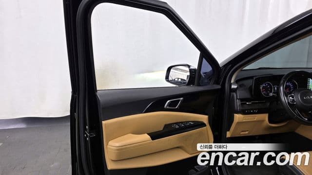 Kia Carnival 2022 — Photo 5/32