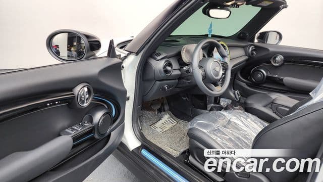 Mini Cooper S Convertible 2023 — фото 7 из 19