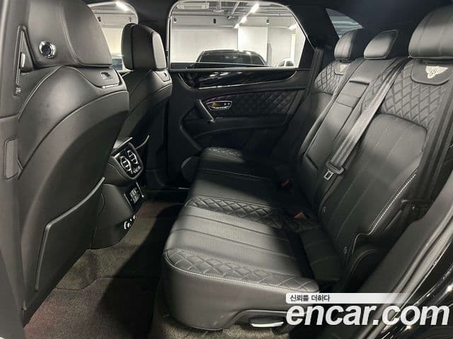 Bentley Bentayga 2020 — Photo 8/20