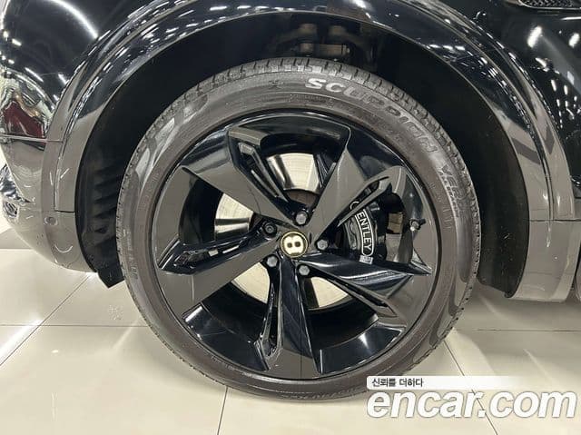 Bentley Bentayga 2020 — Photo 1/20
