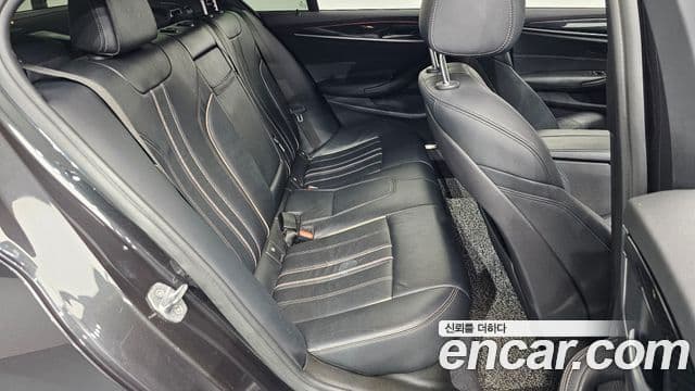 BMW 5 Series 2018 — Şəkil 11/20