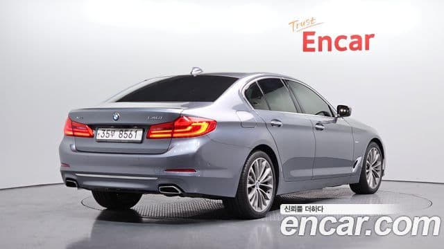 BMW 5 Series 2018 — ფოტო 1/20