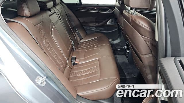 BMW 5 Series 2018 — ფოტო 10/20