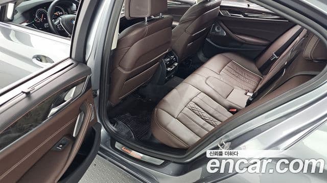 BMW 5 Series 2018 — фото 11 из 20