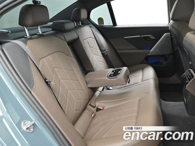 BMW 5 Series 2025 — Şəkil 12/20