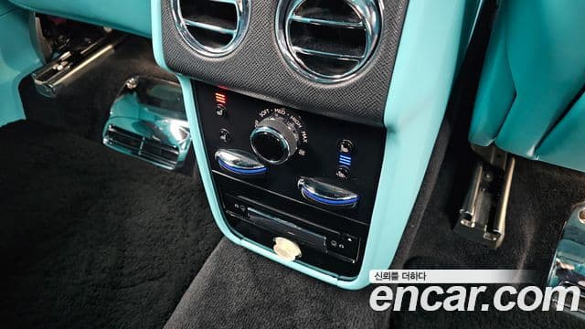 Rolls-Royce Cullinan 2019 — Şəkil 18/20