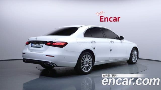 Mercedes-Benz E-Class 2023 — Фото 1/20