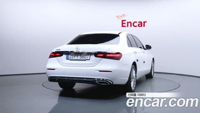 Mercedes-Benz E-Class 2023 — Фото 3/20
