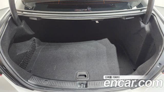 Mercedes-Benz E-Class 2023 — Фото 19/20