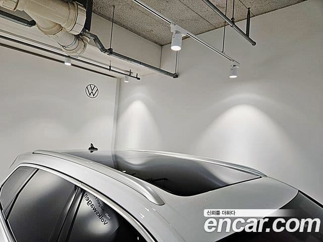 Volkswagen Touareg 2023 — Şəkil 14/15
