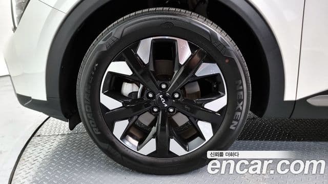 Kia Sportage 2023 — ფოტო 5/20
