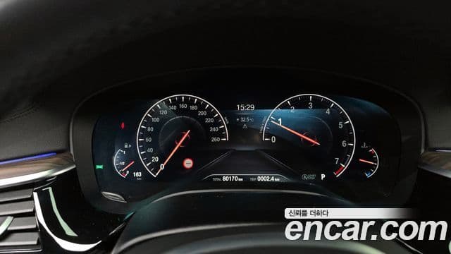 BMW 5 Series 2019 — Şəkil 8/20