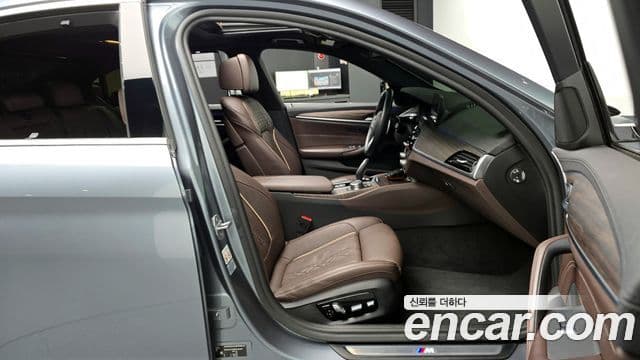 BMW 5 Series 2019 — Şəkil 11/20