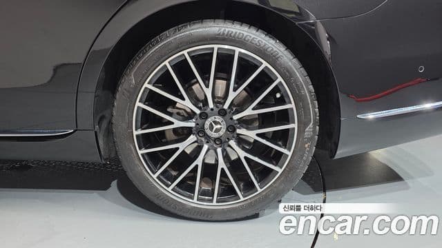 Mercedes-Benz S-Class 2025 — Photo 11/35