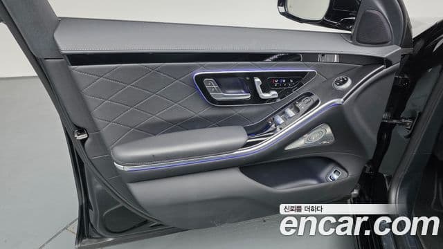 Mercedes-Benz S-Class 2025 — Photo 19/35