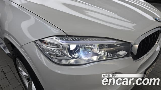 BMW X5 2018 — ფოტო 28/31