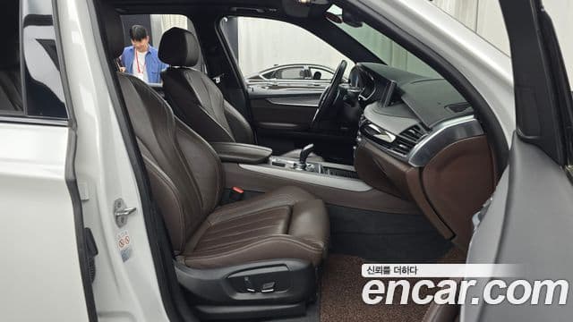 BMW X5 2018 — ფოტო 22/31