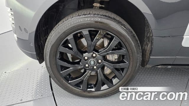 Land Rover Range Rover 2019 — ფოტო 4/19