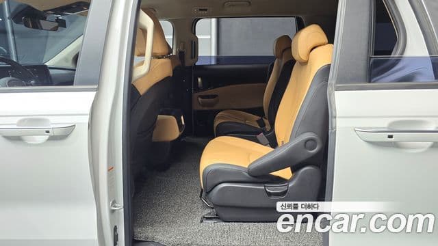 Kia Carnival 2021 — Фото 12/20
