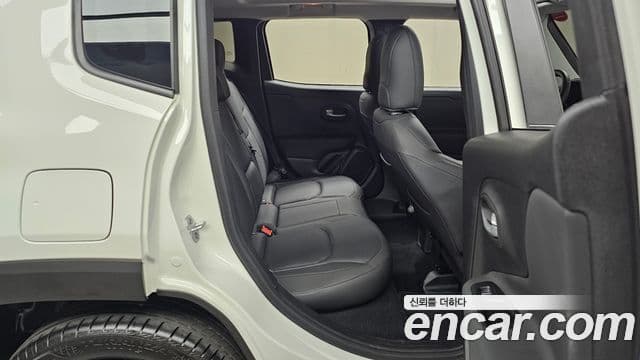 Jeep Renegade 2023 — Şəkil 11/20
