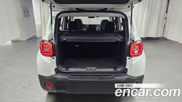 Jeep Renegade 2023 — Şəkil 15/20