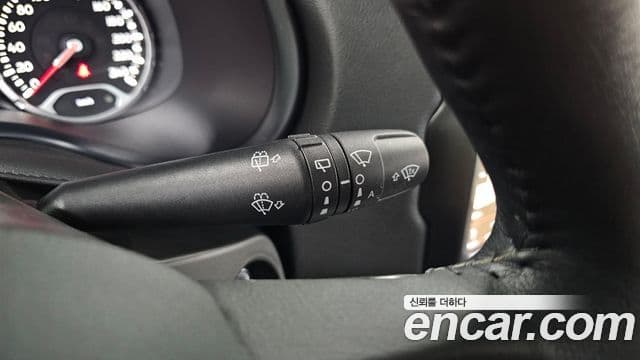 Jeep Renegade 2023 — Şəkil 20/20