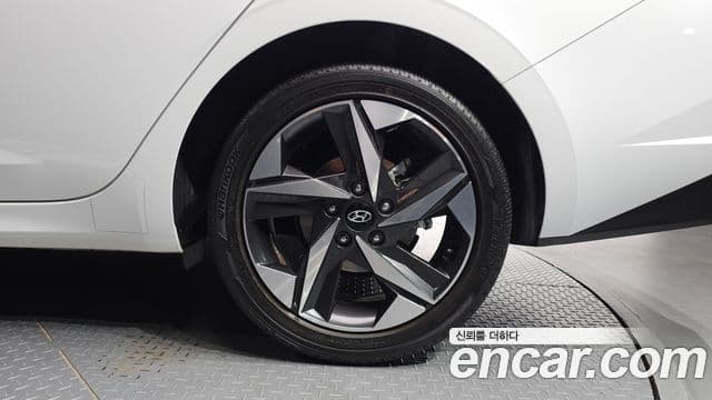 Hyundai The New Avante Hybrid 2020 — Photo 12/31