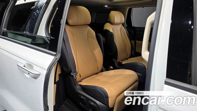 Kia Carnival 2021 — Фото 11/20