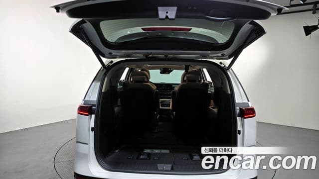 Kia Carnival 2021 — Фото 19/20