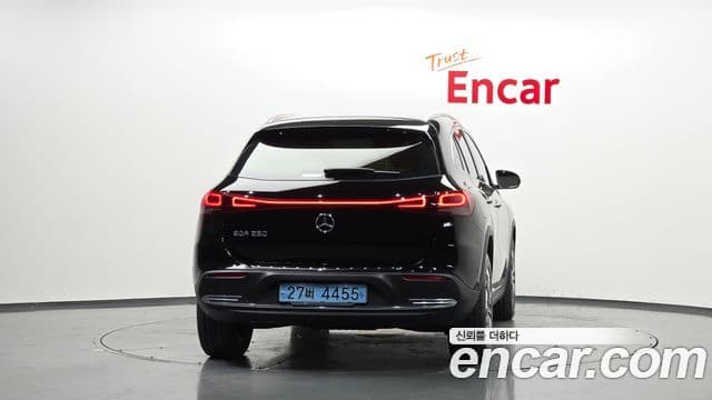 Mercedes-Benz EQA 2021 — Photo 8/20