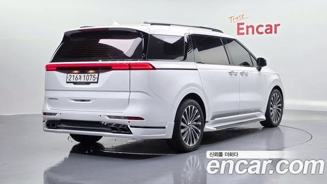 Kia Carnival 2023 — Фото 2/20