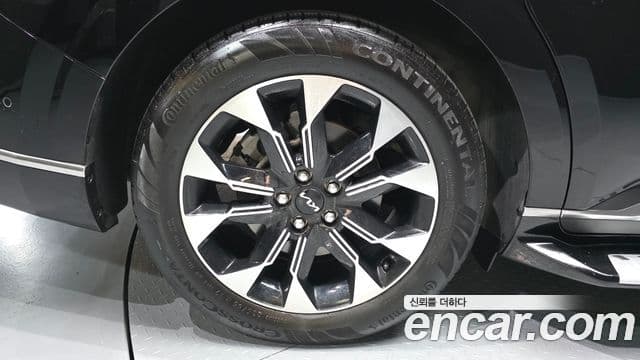 Kia Carnival 2023 — ფოტო 5/20