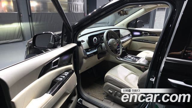 Kia Carnival 2023 — ფოტო 10/20