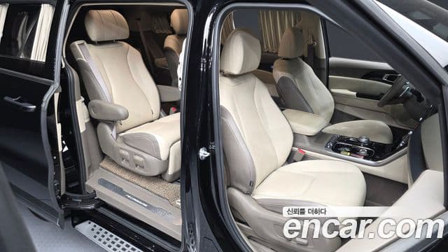 Kia Carnival 2023 — ფოტო 11/20