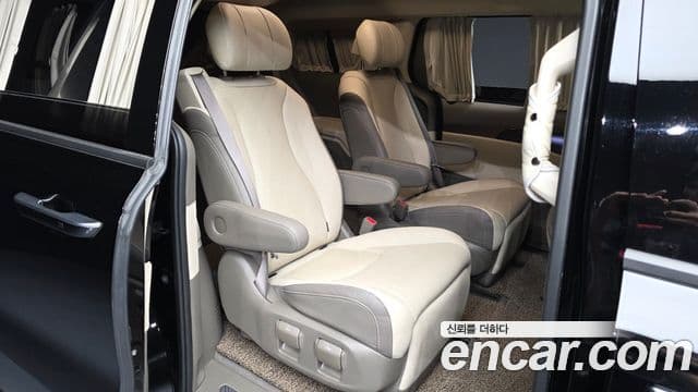 Kia Carnival 2023 — ფოტო 12/20