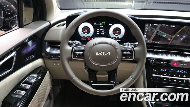 Kia Carnival 2023 — ფოტო 13/20