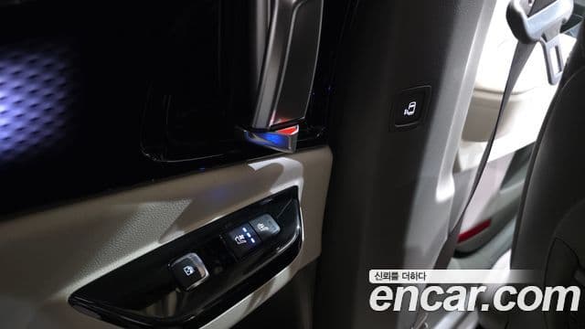 Kia Carnival 2023 — ფოტო 18/20