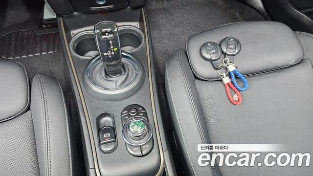Mini Cooper Countryman 2023 — ფოტო 8/20