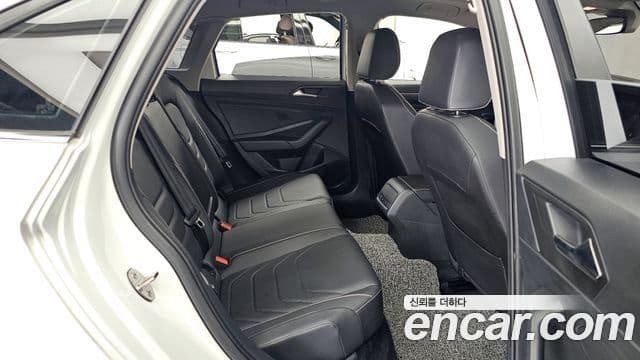 Volkswagen Jetta 2022 — Şəkil 12/20