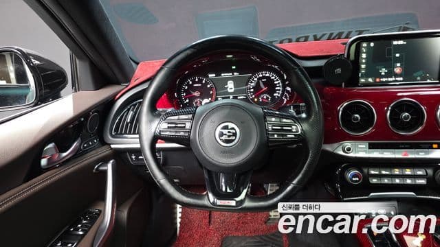 Kia Stinger 2018 — Фото 14/20