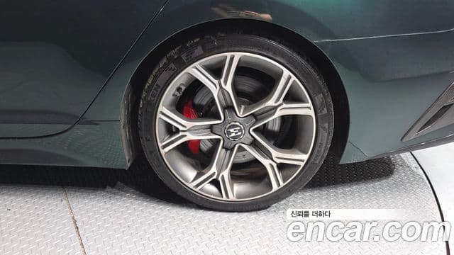 Kia Stinger 2018 — Şəkil 17/36