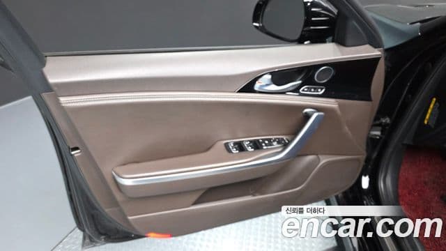 Kia Stinger 2018 — Şəkil 30/36
